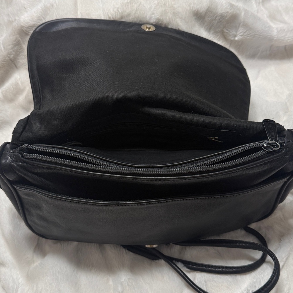 Stone Mountain Black Leather Women's Crossbody/Shoulder Bag - Picture 4 of 13